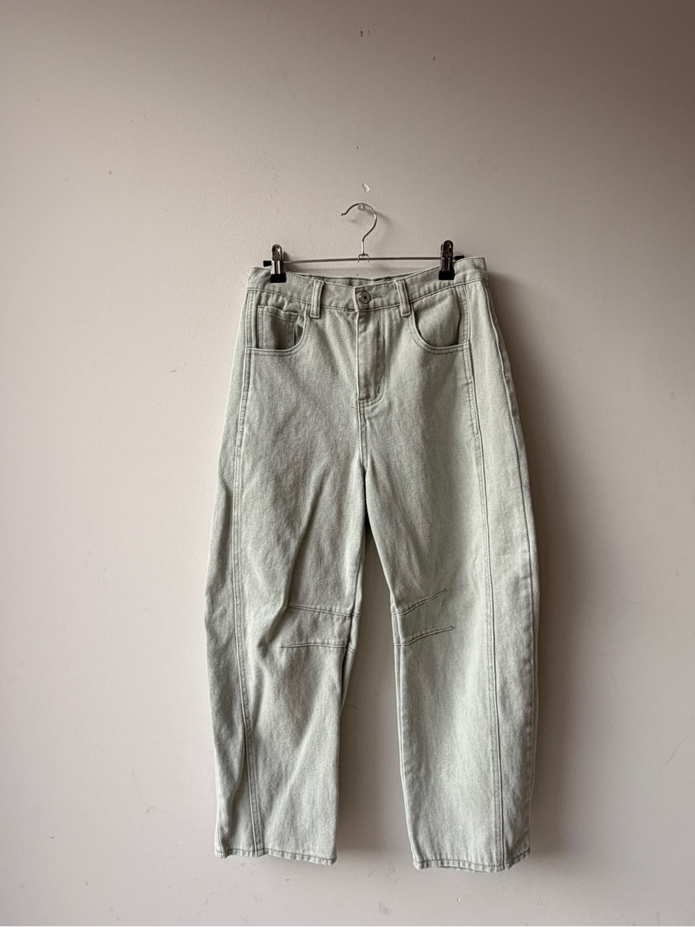 Barrel Jeans in Soft Mint Green